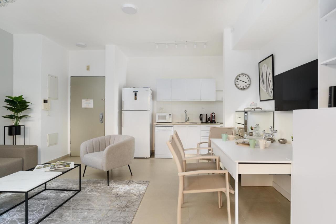 Quiet Hideaway & Terrace Near Beach By Feelhome Tel Aviv Esterno foto